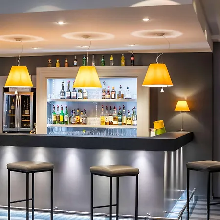 Mercure Centre Port De Plaisance Hotel 4*