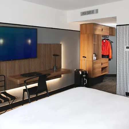 Mercure Centre Port De Plaisance Hotel 4*
