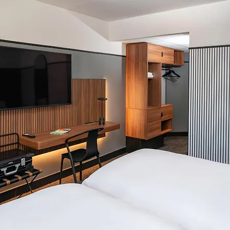 Hotel Mercure Centre Port De Plaisance 4*