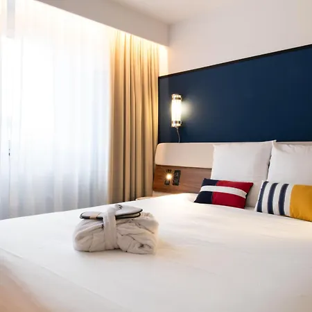 Hotel Mercure Centre Port De Plaisance 4*