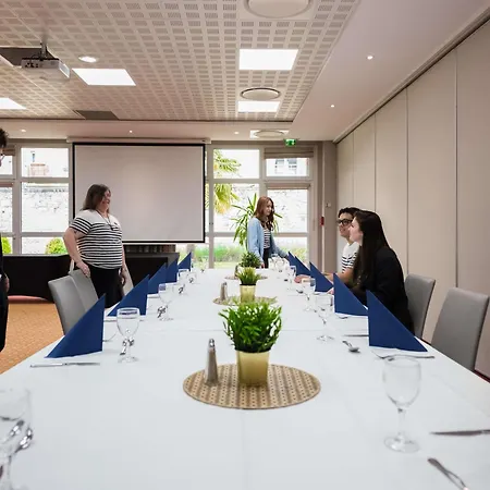 מלון Mercure Centre Port De Plaisance 4*