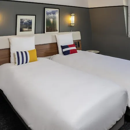 Mercure Centre Port De Plaisance קאין