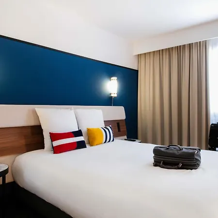 Mercure Centre Port De Plaisance מלון קאין