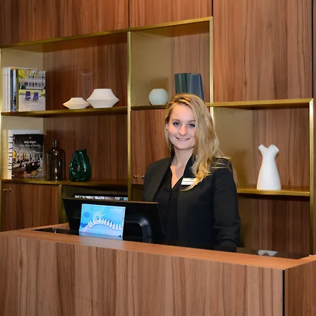 Mercure Centre Port De Plaisance מלון קאין