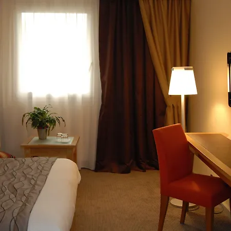 Mercure Centre Port De Plaisance 4* קאין