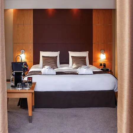 Mercure Centre Port De Plaisance מלון 4*