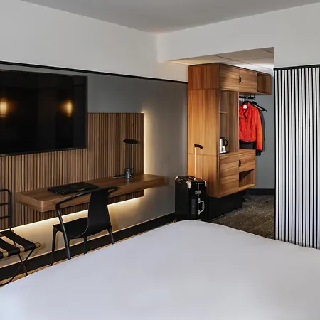 Mercure Centre Port De Plaisance Hotel 4*