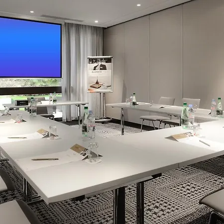 Mercure Centre Port De Plaisance מלון 4*