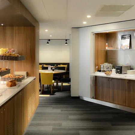 Mercure Centre Port De Plaisance Hotel 4*