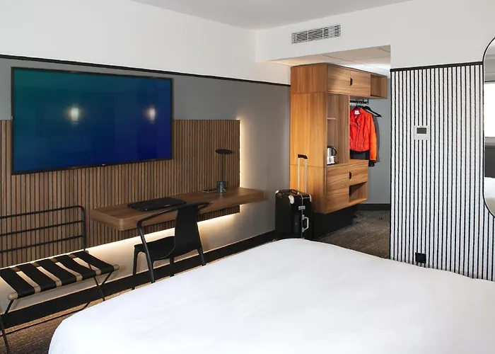 Mercure Centre Port De Plaisance Hotel 4*