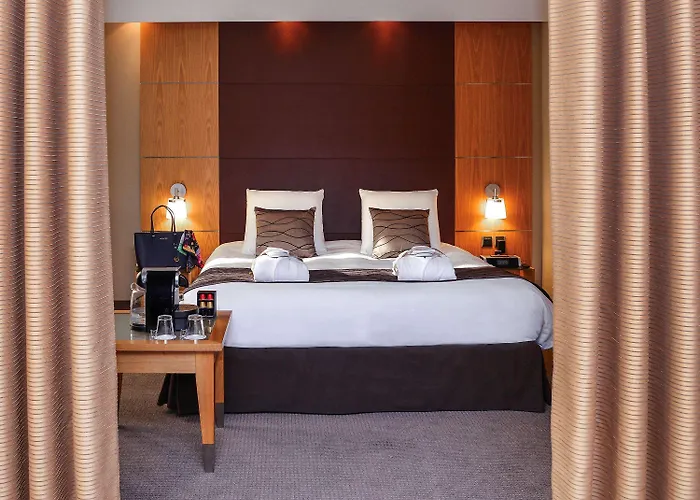 Mercure Centre Port De Plaisance Hotel 4*