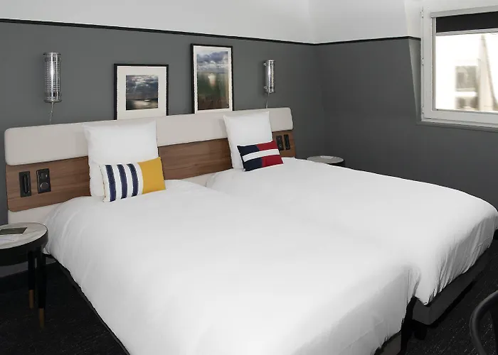 Hotel Mercure Centre Port De Plaisance 4*